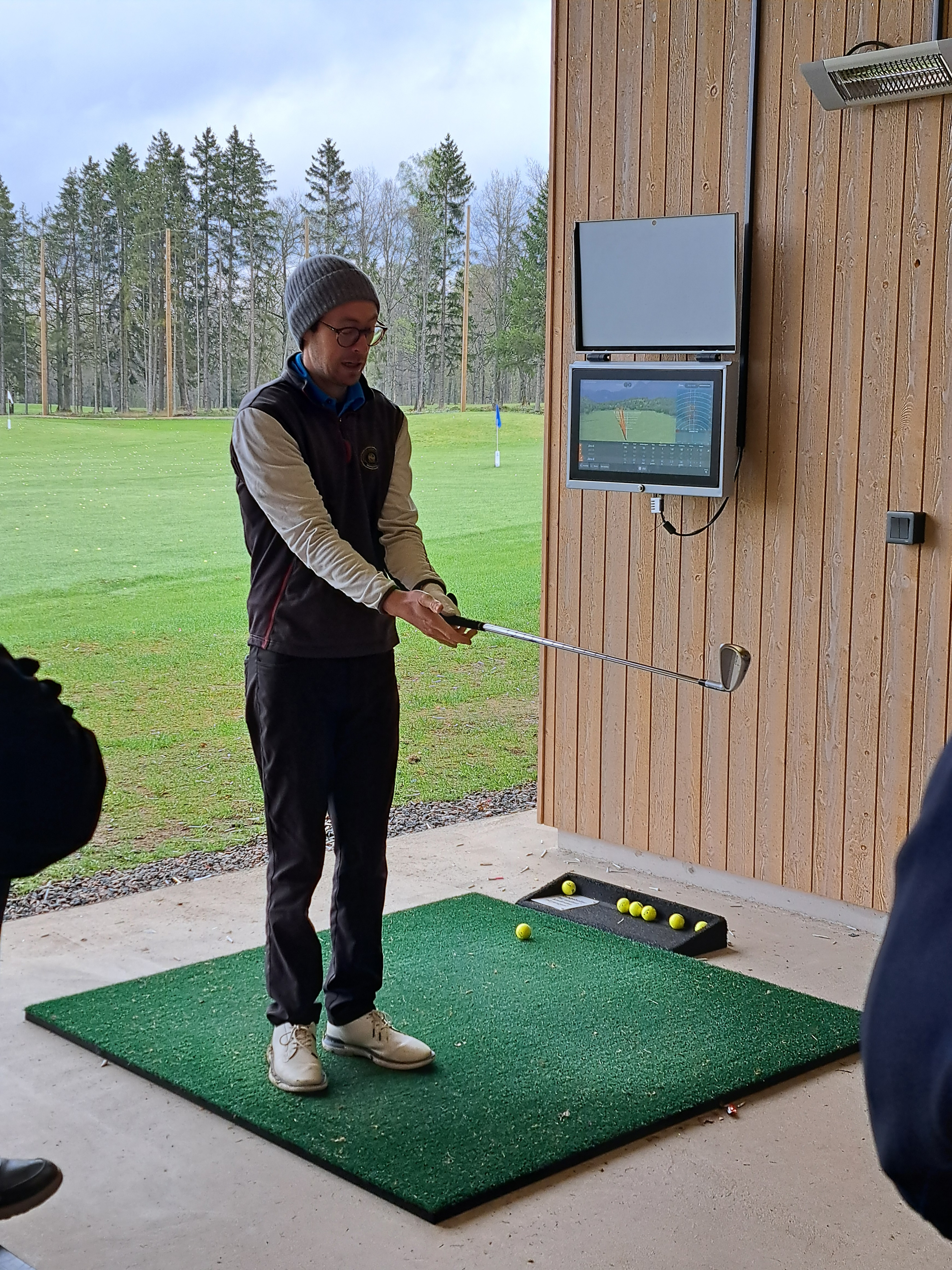 Erik demonstrerar klubbteknik och Top Tracer