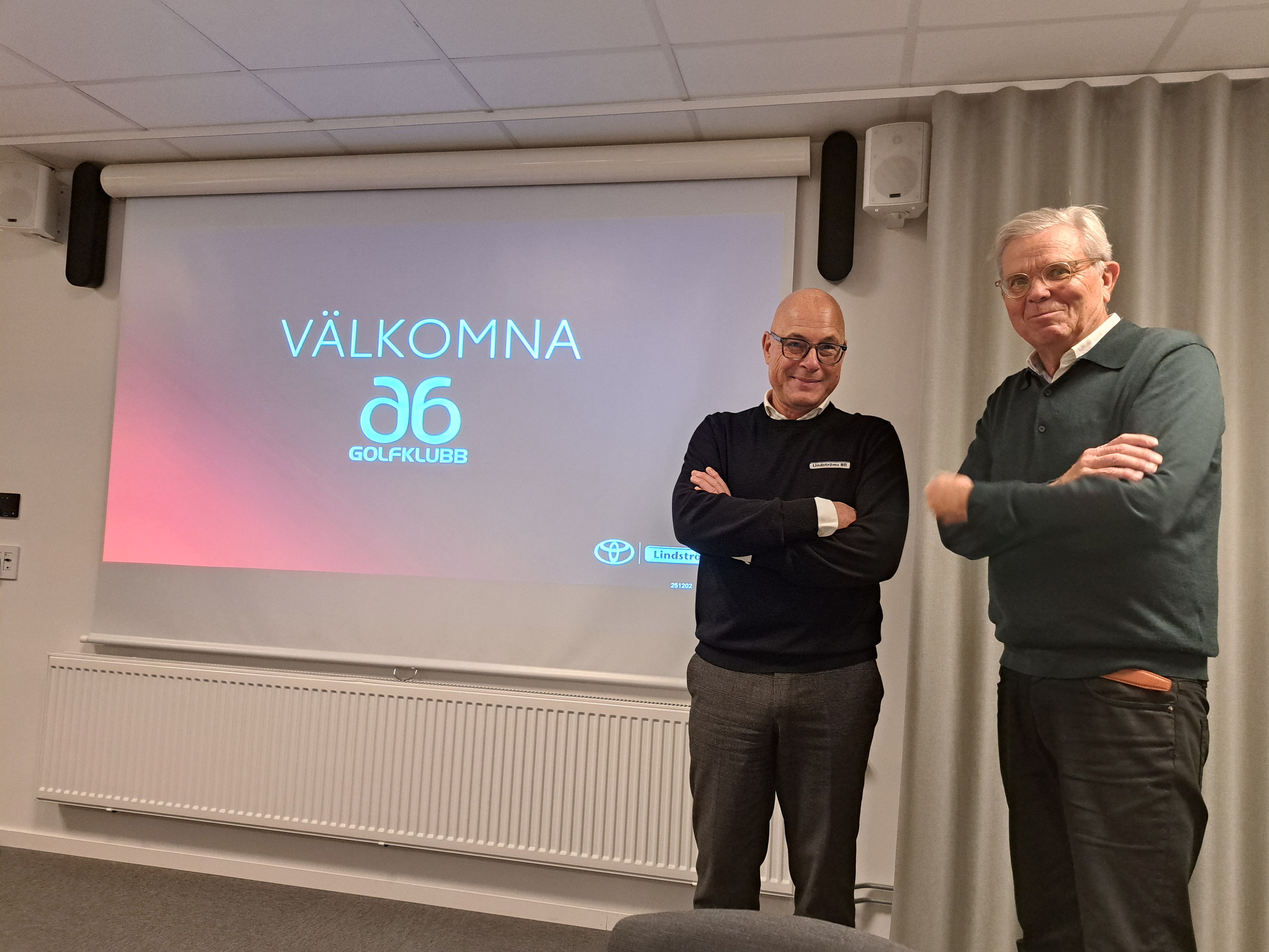 Ulf Lindström tackas av Kent Fälth för en mycket intressant och tankeväckande presentation