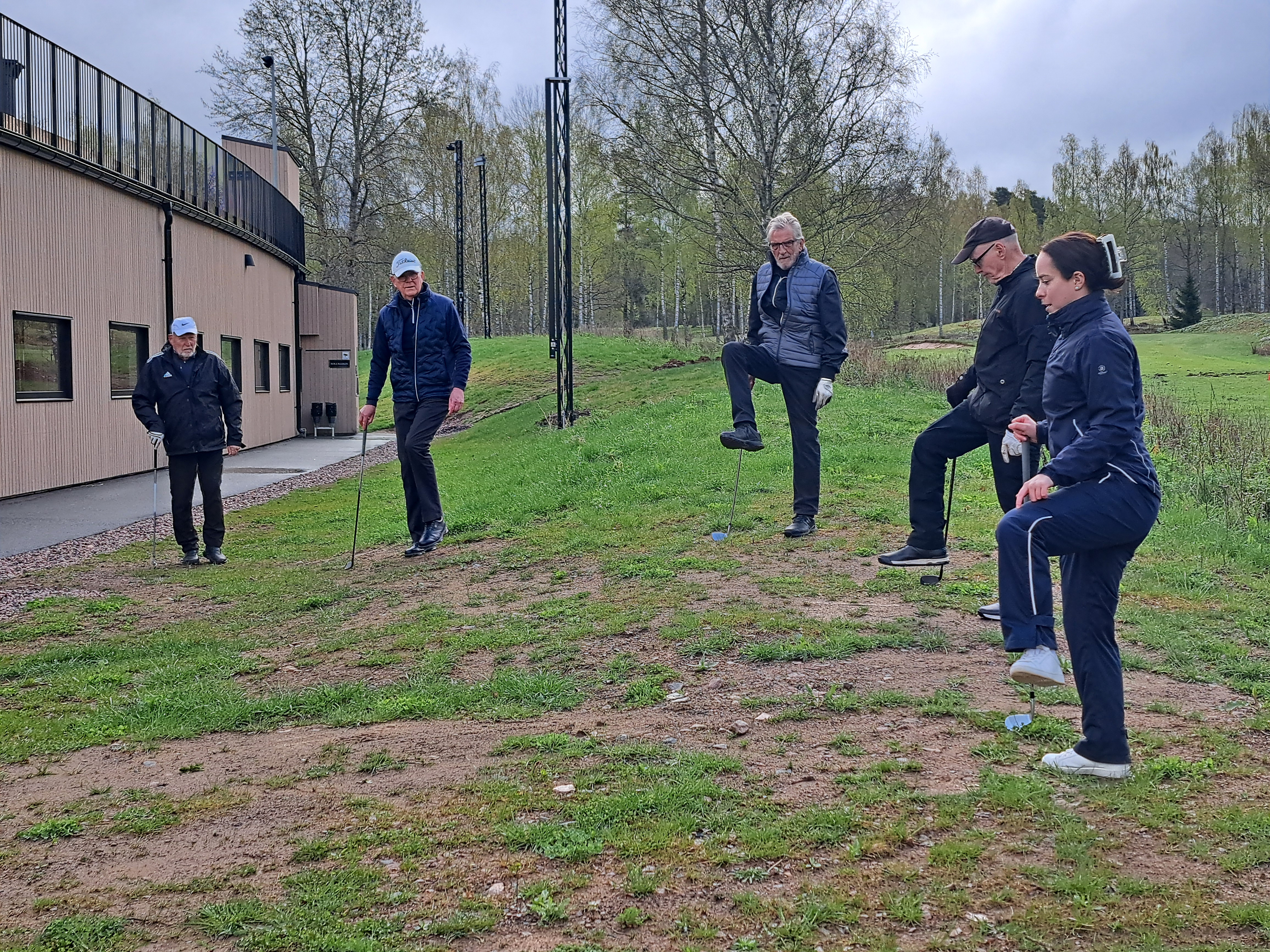 Glöm inte att värma upp innan golfrundan!