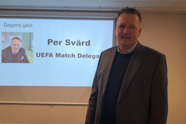 ”Mer politik i fotboll än i riksdagen” - Per Svärd gav en spännande inblick i den internationella fotbollens inre sfär.