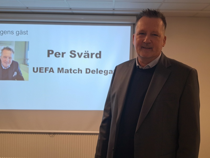 ”Mer politik i fotboll än i riksdagen” - Per Svärd gav en spännande inblick i den internationella fotbollens inre sfär.